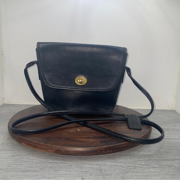 Coach Handbags - COACH Vintage Black Leather Crossbody Bag Purse Classic 202-09 Twist Lock